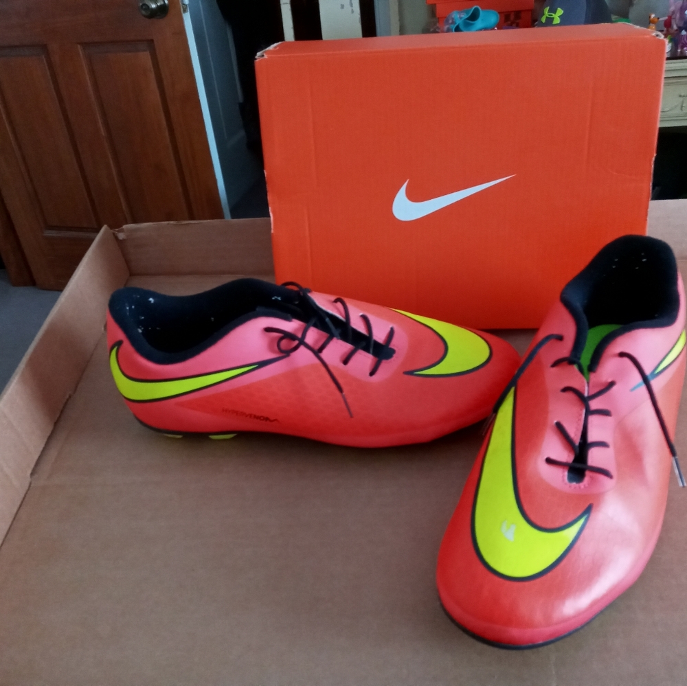 Unisex Nike Athlete Cleat. Shoes